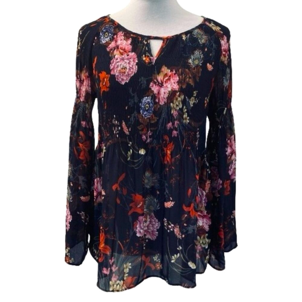 CHARLIE B. black floral lightweight crinkle blouse with bell sleeves. Size S